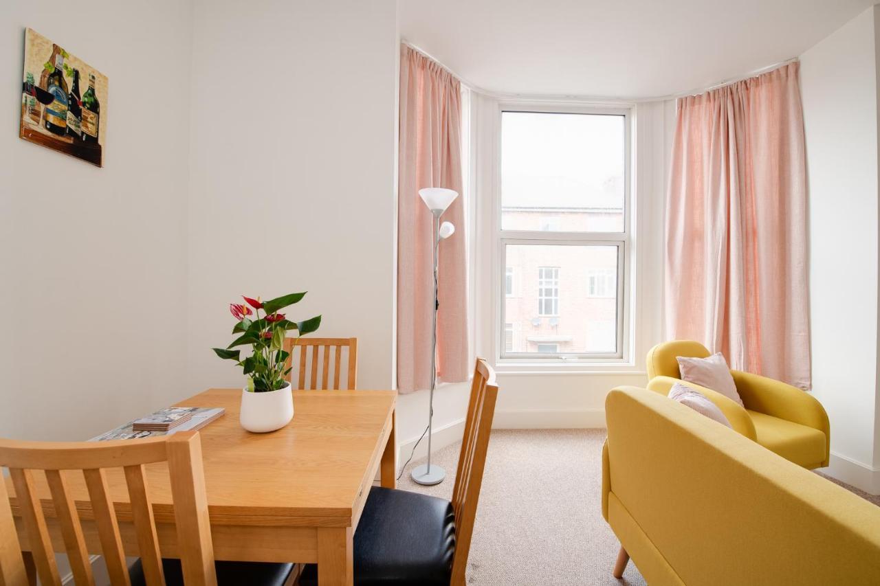 Bright 2 Bedroom In Southsea. 8 Min Walk To Seafront Portsmouth Exteriör bild