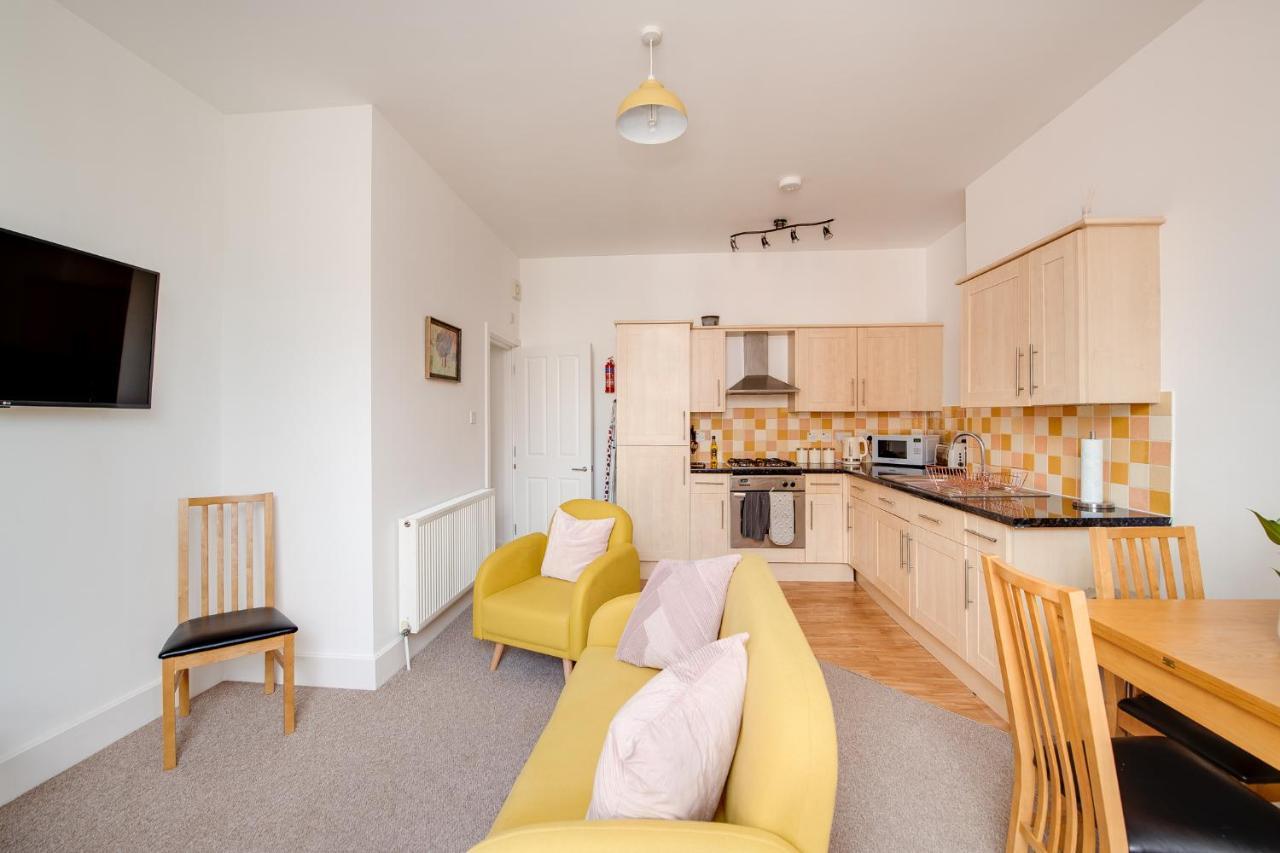 Bright 2 Bedroom In Southsea. 8 Min Walk To Seafront Portsmouth Exteriör bild