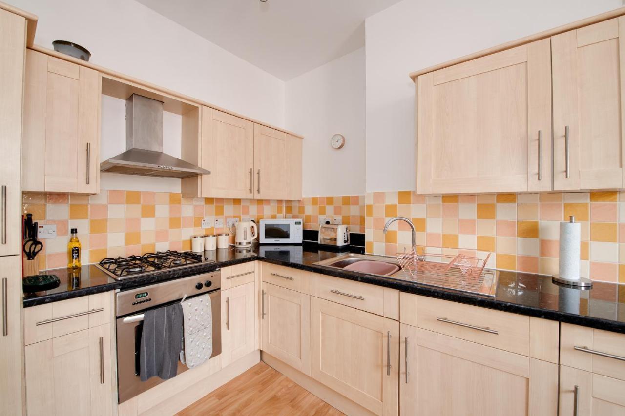 Bright 2 Bedroom In Southsea. 8 Min Walk To Seafront Portsmouth Exteriör bild