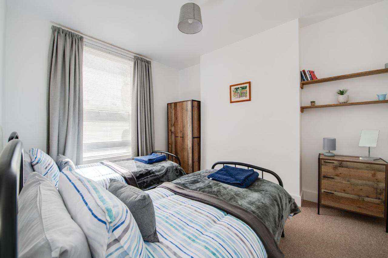 Bright 2 Bedroom In Southsea. 8 Min Walk To Seafront Portsmouth Exteriör bild